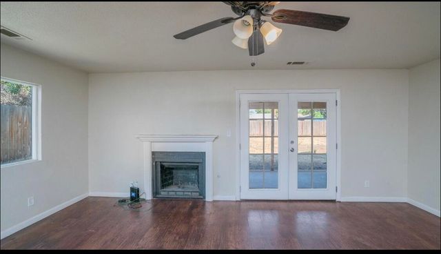 1708 N Oak Park Street, Visalia, CA 93291