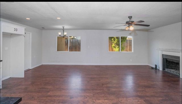 1708 N Oak Park Street, Visalia, CA 93291