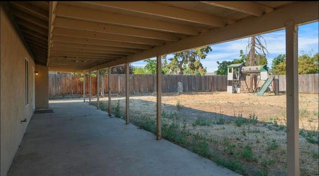 1708 N Oak Park Street, Visalia, CA 93291