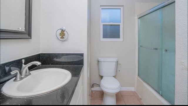 1708 N Oak Park Street, Visalia, CA 93291