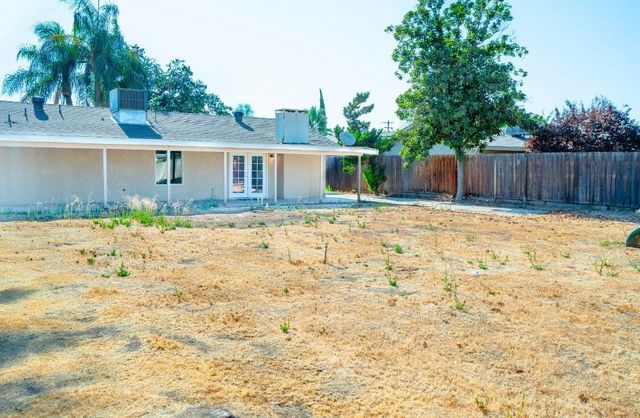 1708 N Oak Park Street, Visalia, CA 93291