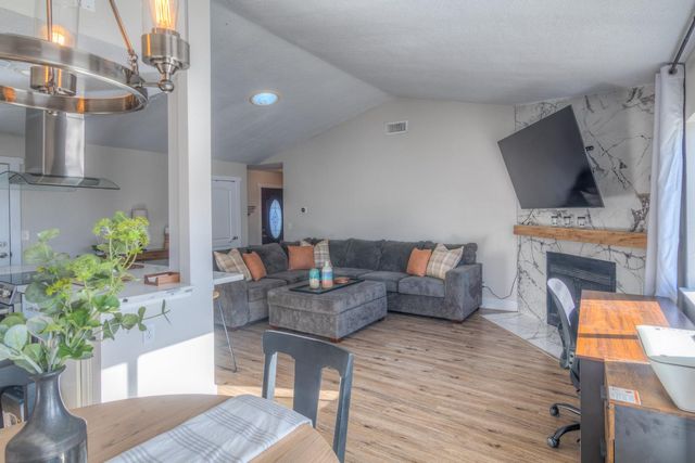 2886 Leslie Ln, West Sacramento, CA 95691