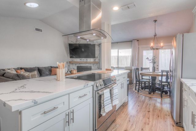 2886 Leslie Ln, West Sacramento, CA 95691