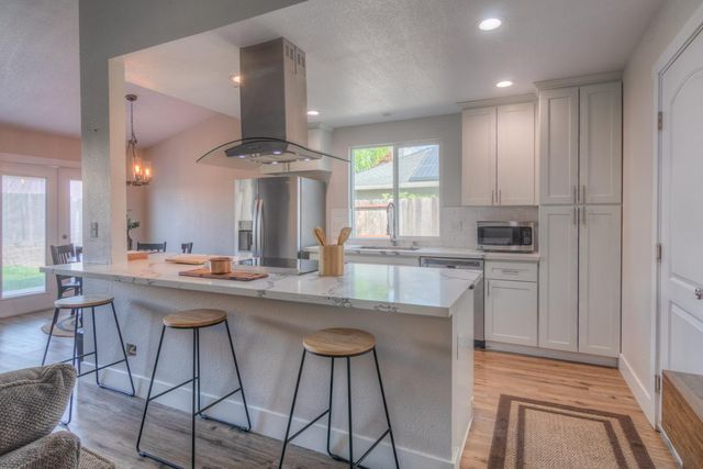 2886 Leslie Ln, West Sacramento, CA 95691