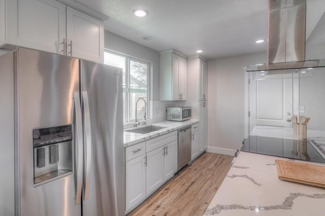 2886 Leslie Ln, West Sacramento, CA 95691