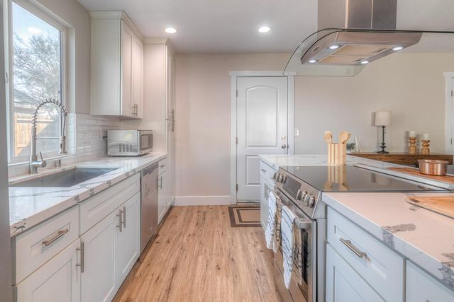 2886 Leslie Ln, West Sacramento, CA 95691