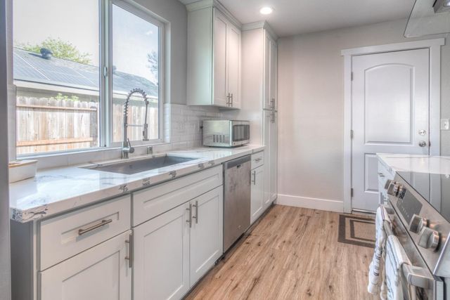 2886 Leslie Ln, West Sacramento, CA 95691