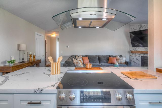 2886 Leslie Ln, West Sacramento, CA 95691