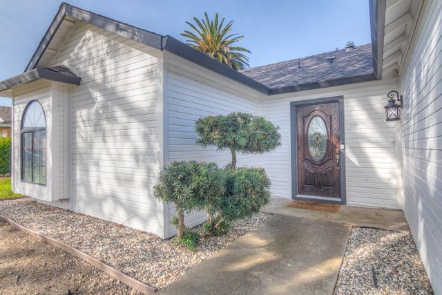 2886 Leslie Ln, West Sacramento, CA 95691