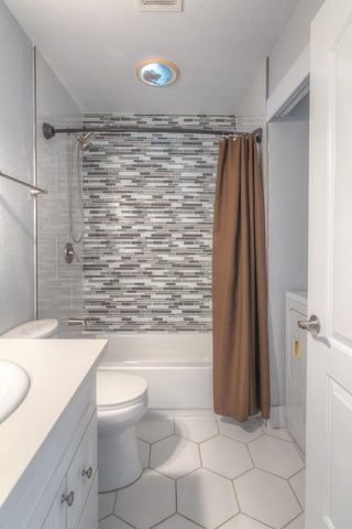 2886 Leslie Ln, West Sacramento, CA 95691