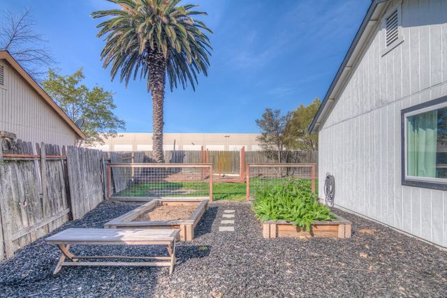 2886 Leslie Ln, West Sacramento, CA 95691