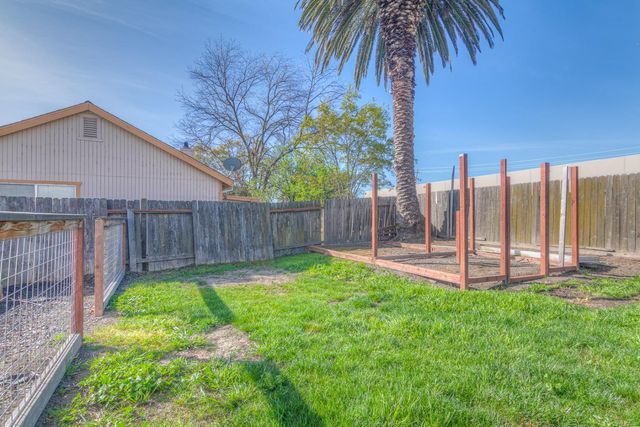 2886 Leslie Ln, West Sacramento, CA 95691