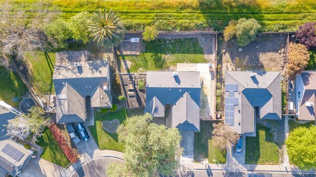 2886 Leslie Ln, West Sacramento, CA 95691