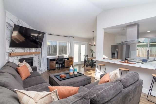 2886 Leslie Ln, West Sacramento, CA 95691