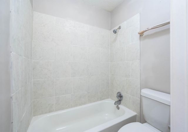 2014 Briar Ridge Drive, Rosenberg, TX 77471