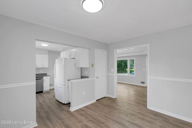 7537 Manslick Rd, Louisville, KY 40214