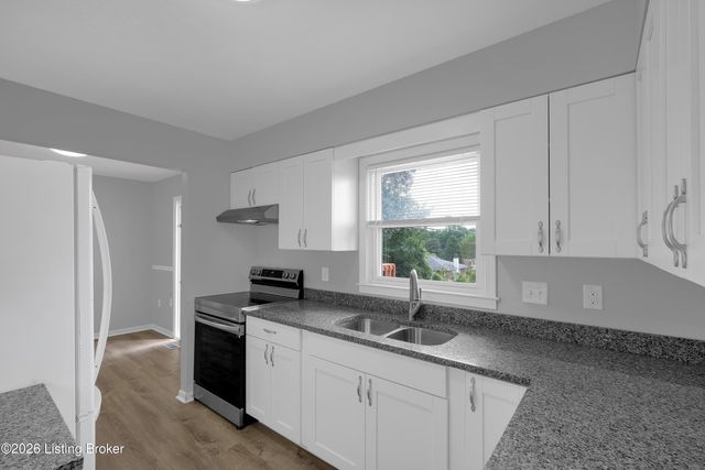 7537 Manslick Rd, Louisville, KY 40214