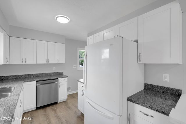 7537 Manslick Rd, Louisville, KY 40214