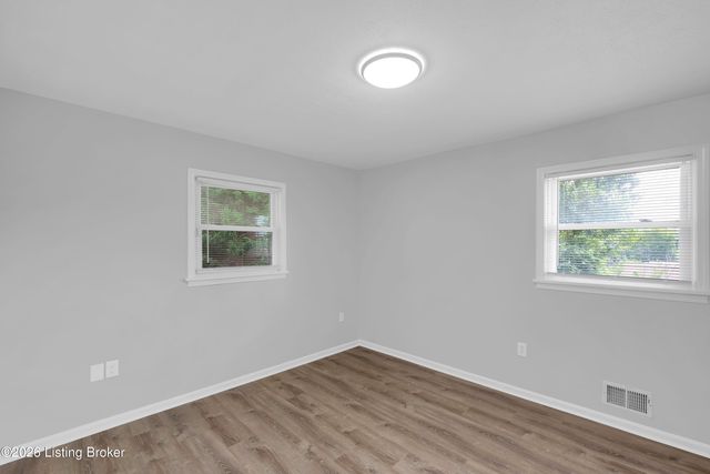 7537 Manslick Rd, Louisville, KY 40214