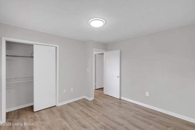 7537 Manslick Rd, Louisville, KY 40214
