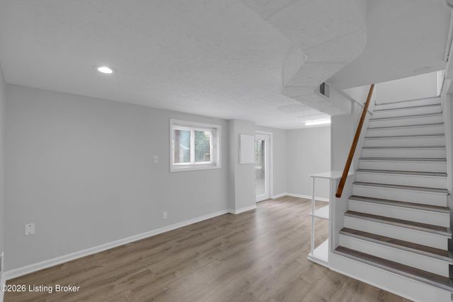 7537 Manslick Rd, Louisville, KY 40214