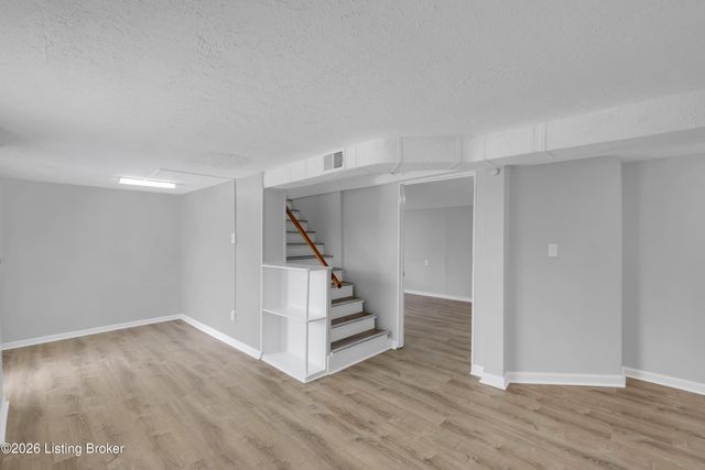 7537 Manslick Rd, Louisville, KY 40214