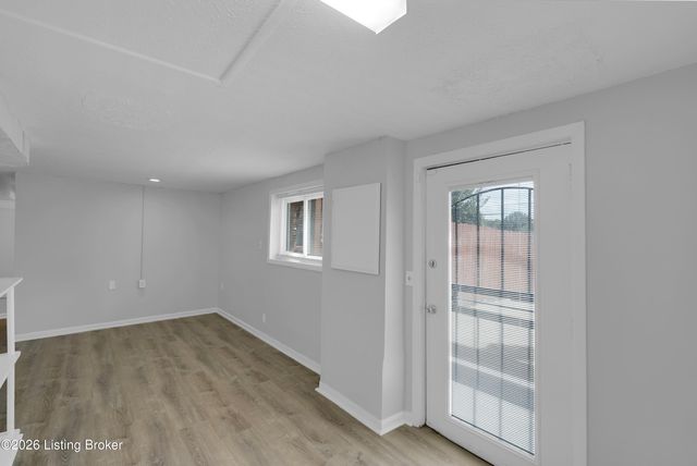 7537 Manslick Rd, Louisville, KY 40214
