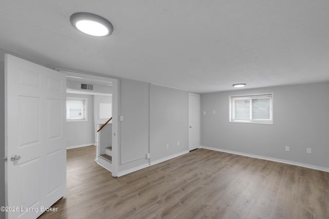 7537 Manslick Rd, Louisville, KY 40214