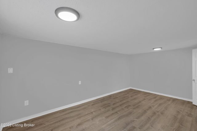 7537 Manslick Rd, Louisville, KY 40214