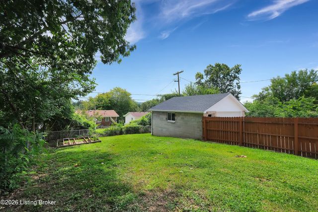 7537 Manslick Rd, Louisville, KY 40214