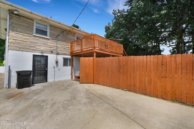 7537 Manslick Rd, Louisville, KY 40214