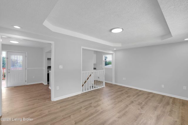 7537 Manslick Rd, Louisville, KY 40214