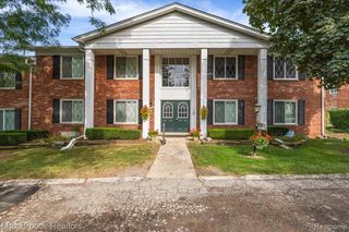 2383 Mulberry Square 72, Bloomfield Hills, MI 48302