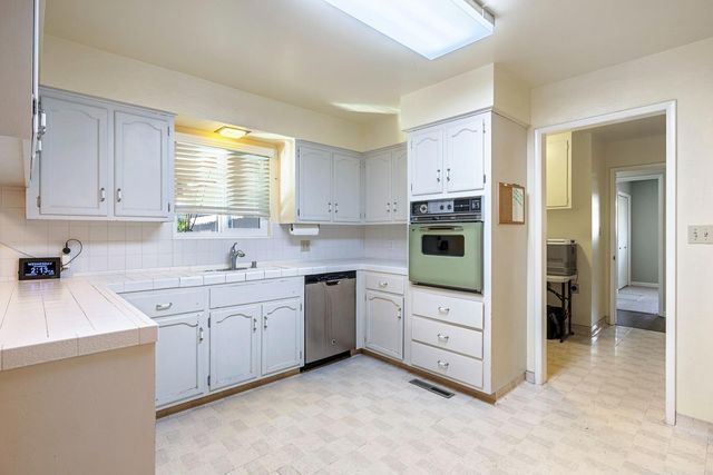 6647 N Anna Street, Fresno, CA 93710