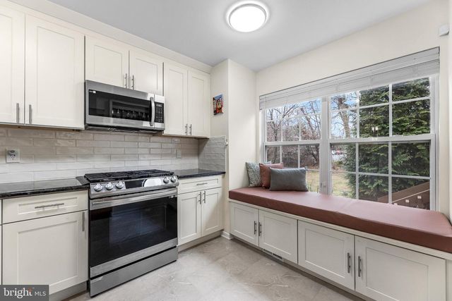 7 EDITH DR, Somerset, NJ 08873