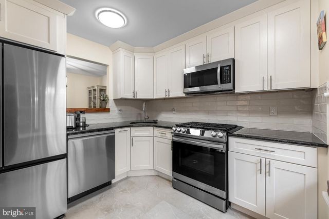 7 EDITH DR, Somerset, NJ 08873