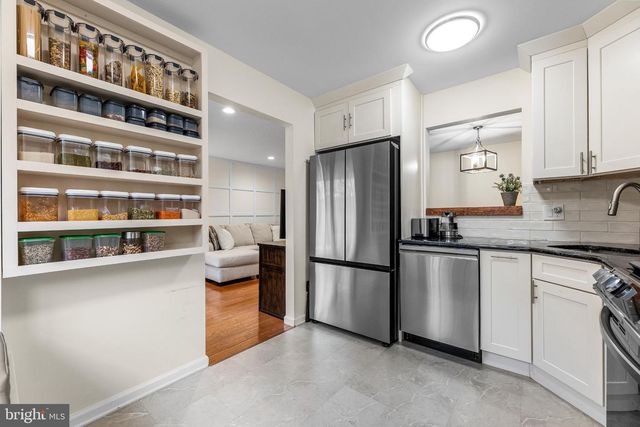 7 EDITH DR, Somerset, NJ 08873