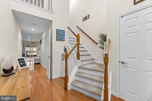 7 EDITH DR, Somerset, NJ 08873