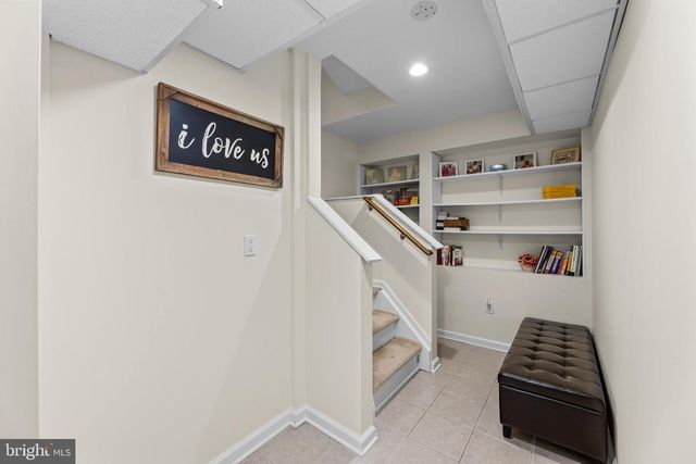 7 EDITH DR, Somerset, NJ 08873