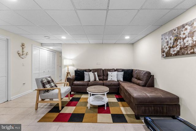 7 EDITH DR, Somerset, NJ 08873