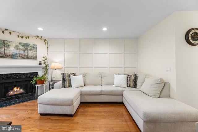 7 EDITH DR, Somerset, NJ 08873