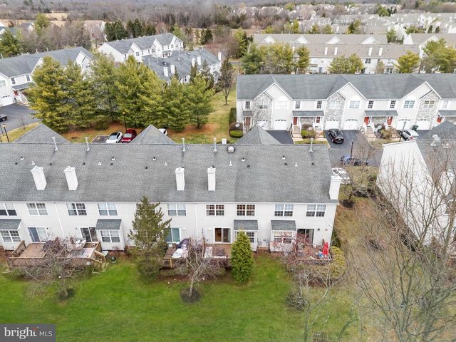 7 EDITH DR, Somerset, NJ 08873