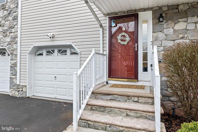 7 EDITH DR, Somerset, NJ 08873