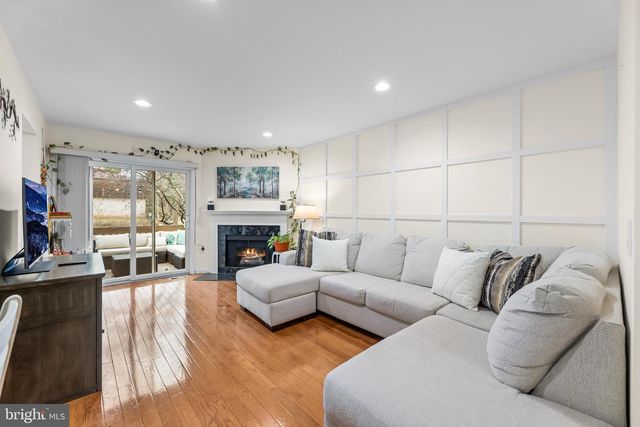 7 EDITH DR, Somerset, NJ 08873