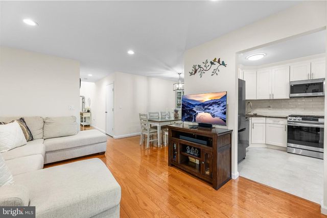 7 EDITH DR, Somerset, NJ 08873