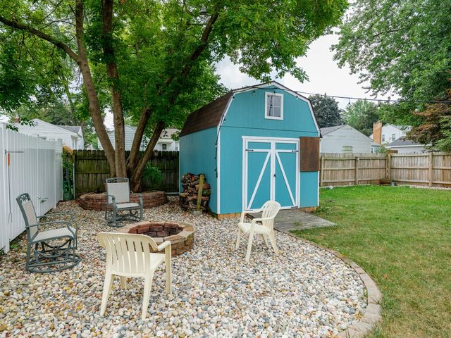 1622 Homecrest Avenue, Kalamazoo, MI 49001