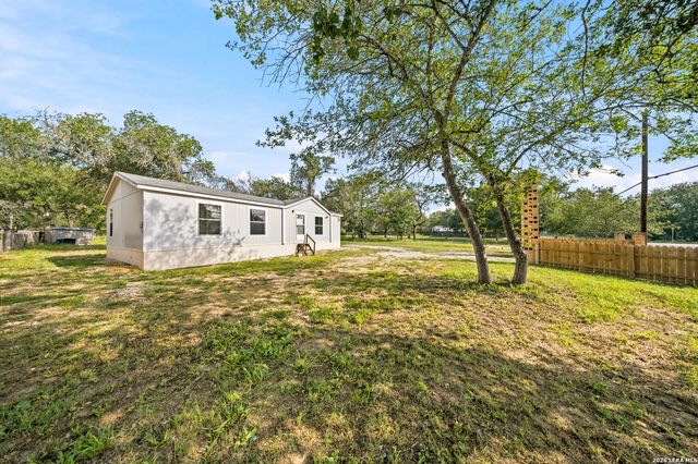 23307 Hickory Shadow, Elmendorf, TX 78112