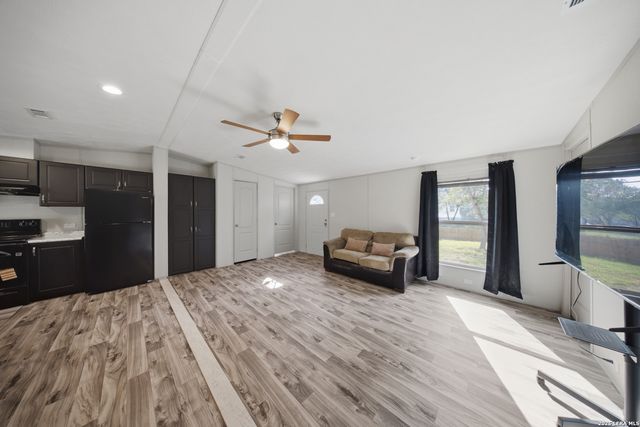 23307 Hickory Shadow, Elmendorf, TX 78112