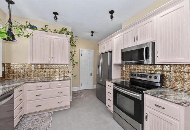 1213 College AVENUE, Racine, WI 53403