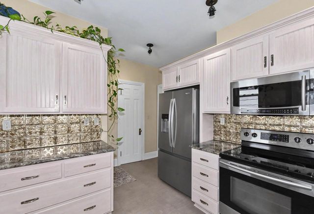 1213 College AVENUE, Racine, WI 53403